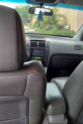 HYUNDAI TUCSON 2.0 MPFI GLS 16V 143CV 2WD GASOLINA 4P AUTOMÁTICO HYUNDAI TUCSON 2.0 MPFI GLS 16V 143CV 2WD GASOLINA 4P AUTOMÁTICO
